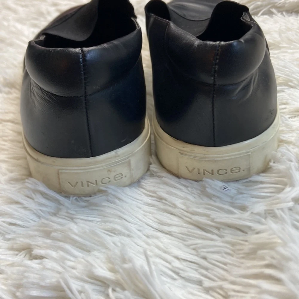 VINCE‎ CORBIN SLIP-ON SNEAKER IN BLACK LEATHER